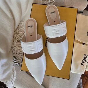 BNIB Fendi Motif FF Logo Snow White Leather Pointed Toe Flat 38.5